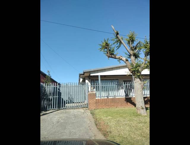 3 BEDROOM HOUSE FOR SALE IN FOREST HILL